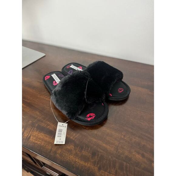 Torrid Black Fuzzy Slippers 8W - NWT - Picture 2 of 6